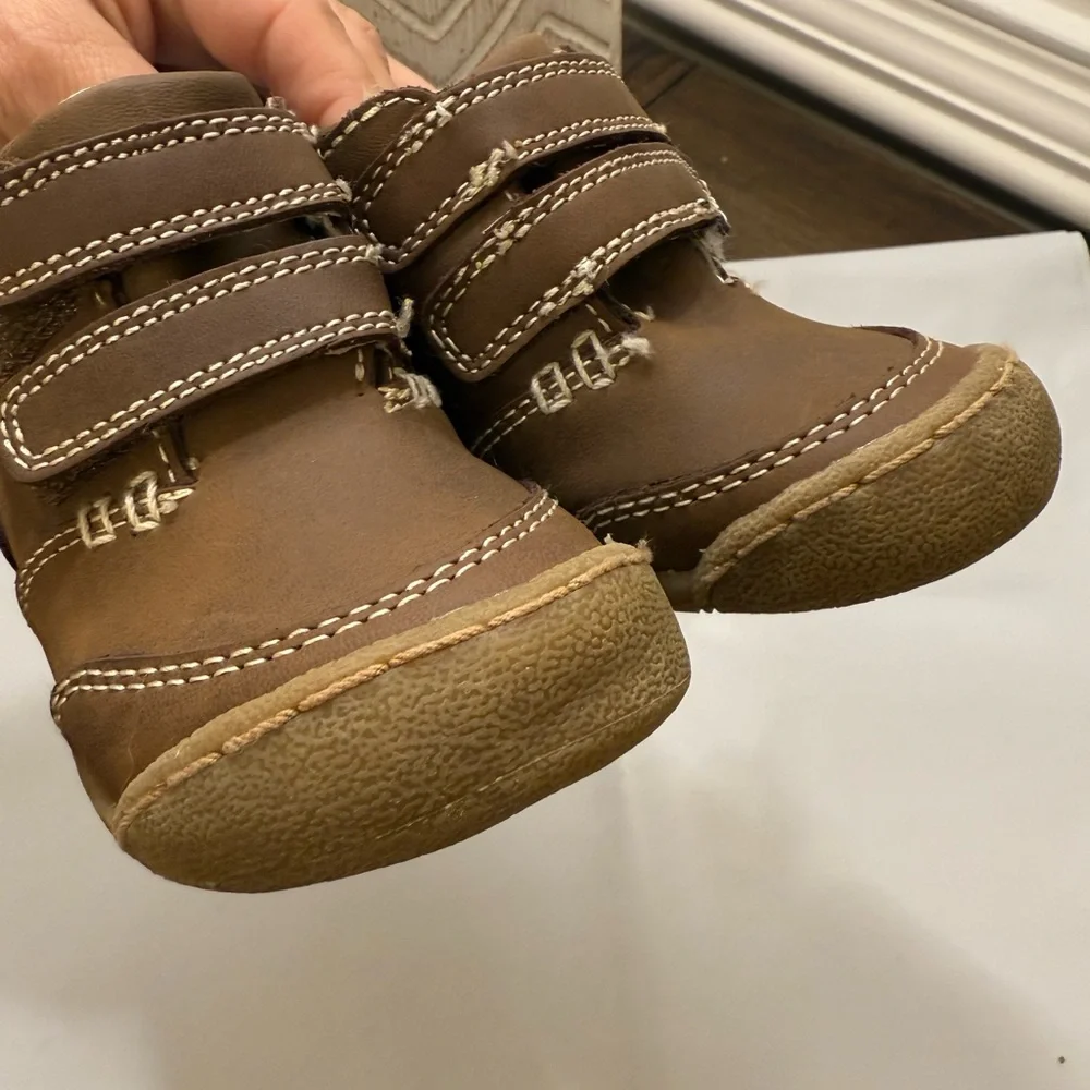 Kenneth Cole Baby Walker Shoes size 5